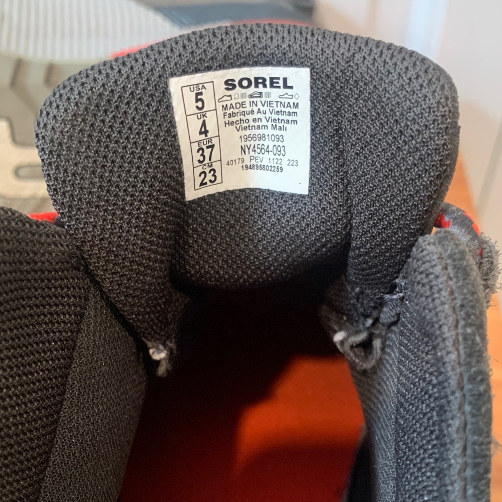 Sorel Kids Black Gray Boots with Red Laces - Picture 5 of 5
